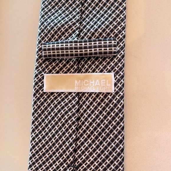 Michael Kors Black Grey & Silver Men’s Silk Necktie - Picture 1 of 4